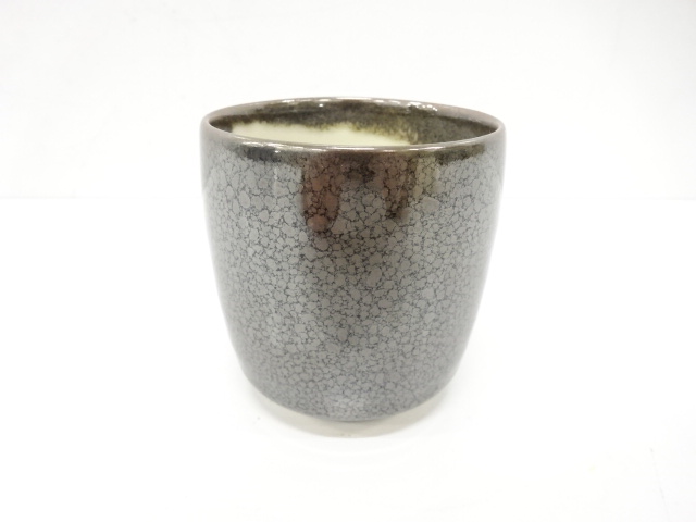 JAPANESE POTTERY / YUNOMI TEA CUP / YUTEKI GLAZE / ARTISAN WORK